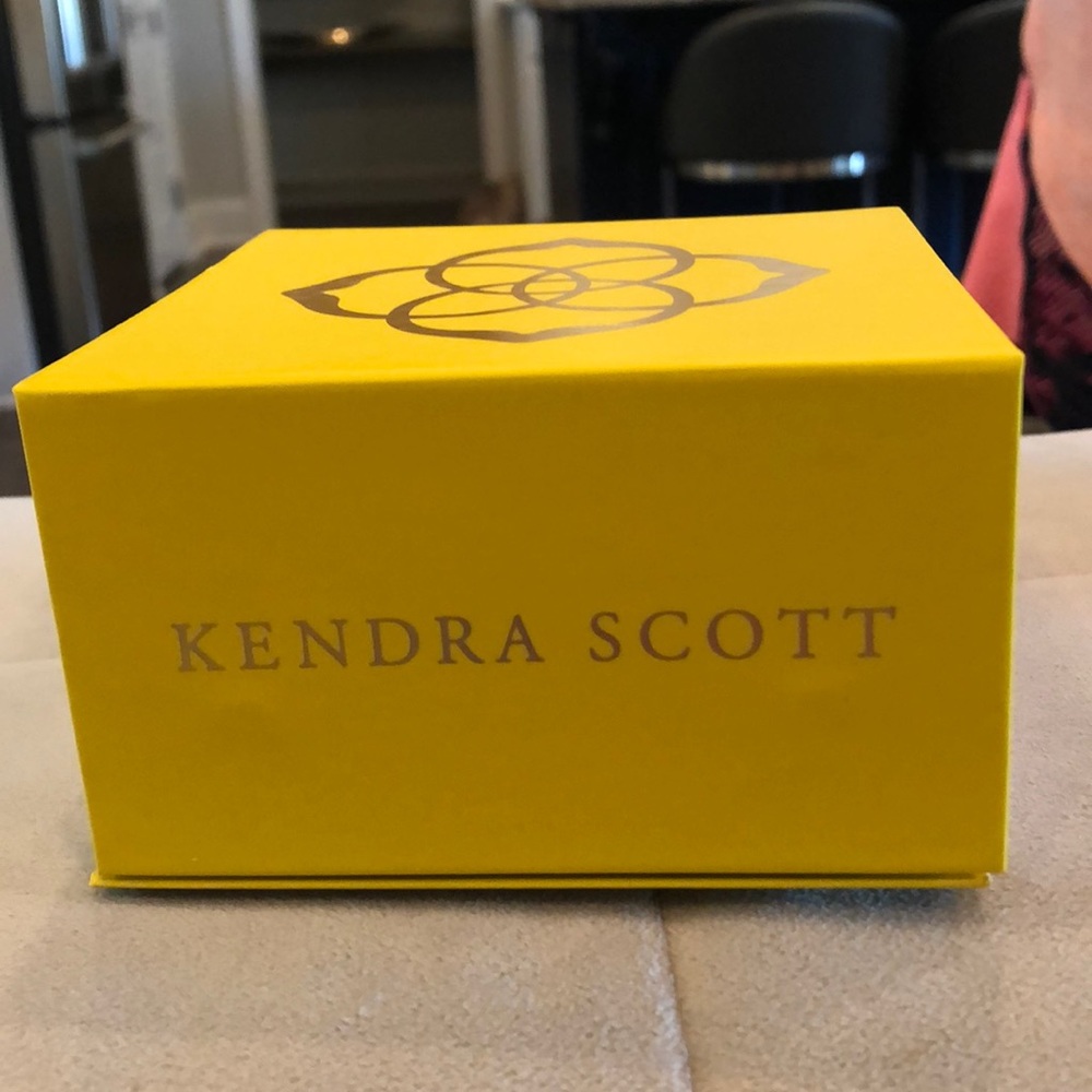 Kendra Scott Maize (clear) Hanging Earring (new)